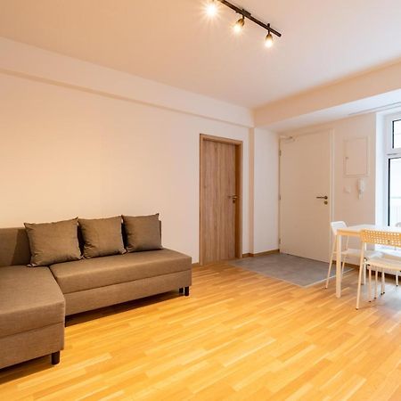 Brand New Two Room Apartment #26 With Free Secure Parking Close To Center Praha Bagian luar foto