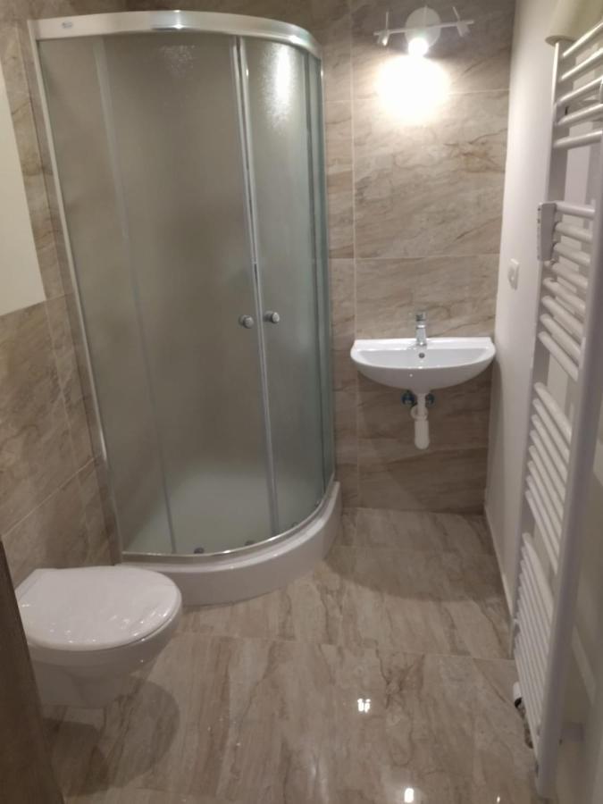 Brand New Two Room Apartment #26 With Free Secure Parking Close To Center Praha Bagian luar foto