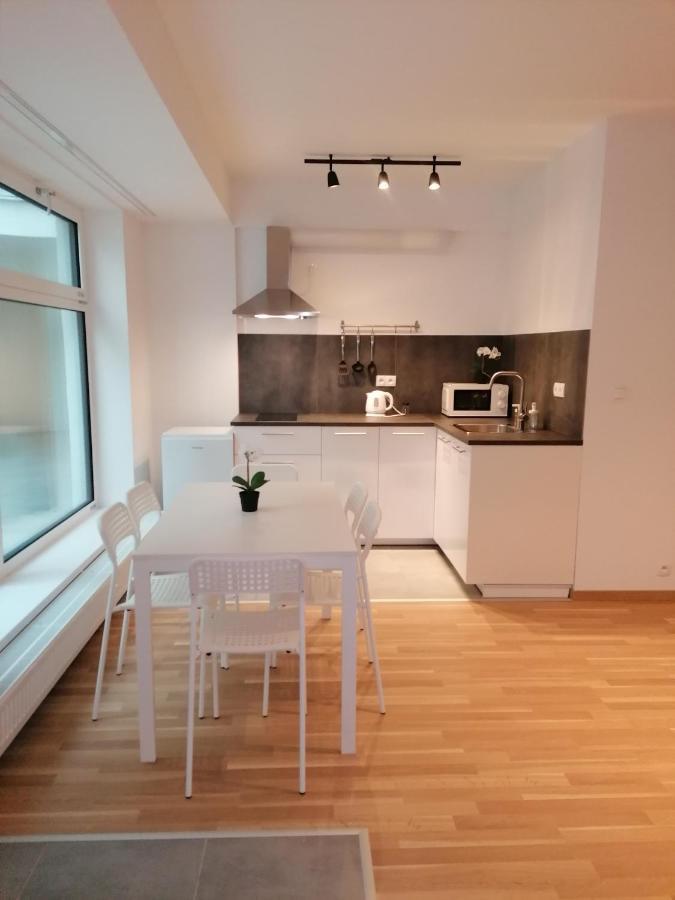 Brand New Two Room Apartment #26 With Free Secure Parking Close To Center Praha Bagian luar foto