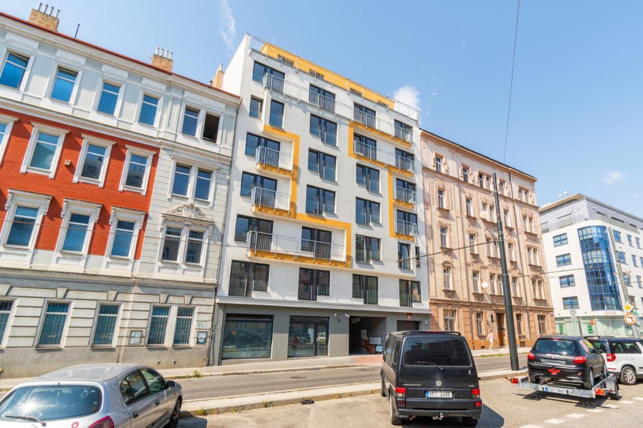 Brand New Two Room Apartment #26 With Free Secure Parking Close To Center Praha Bagian luar foto