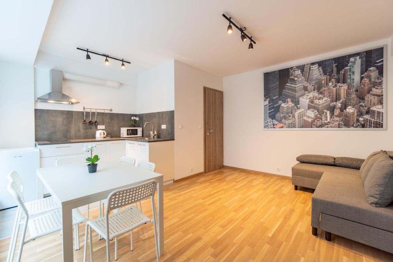 Brand New Two Room Apartment #26 With Free Secure Parking Close To Center Praha Bagian luar foto