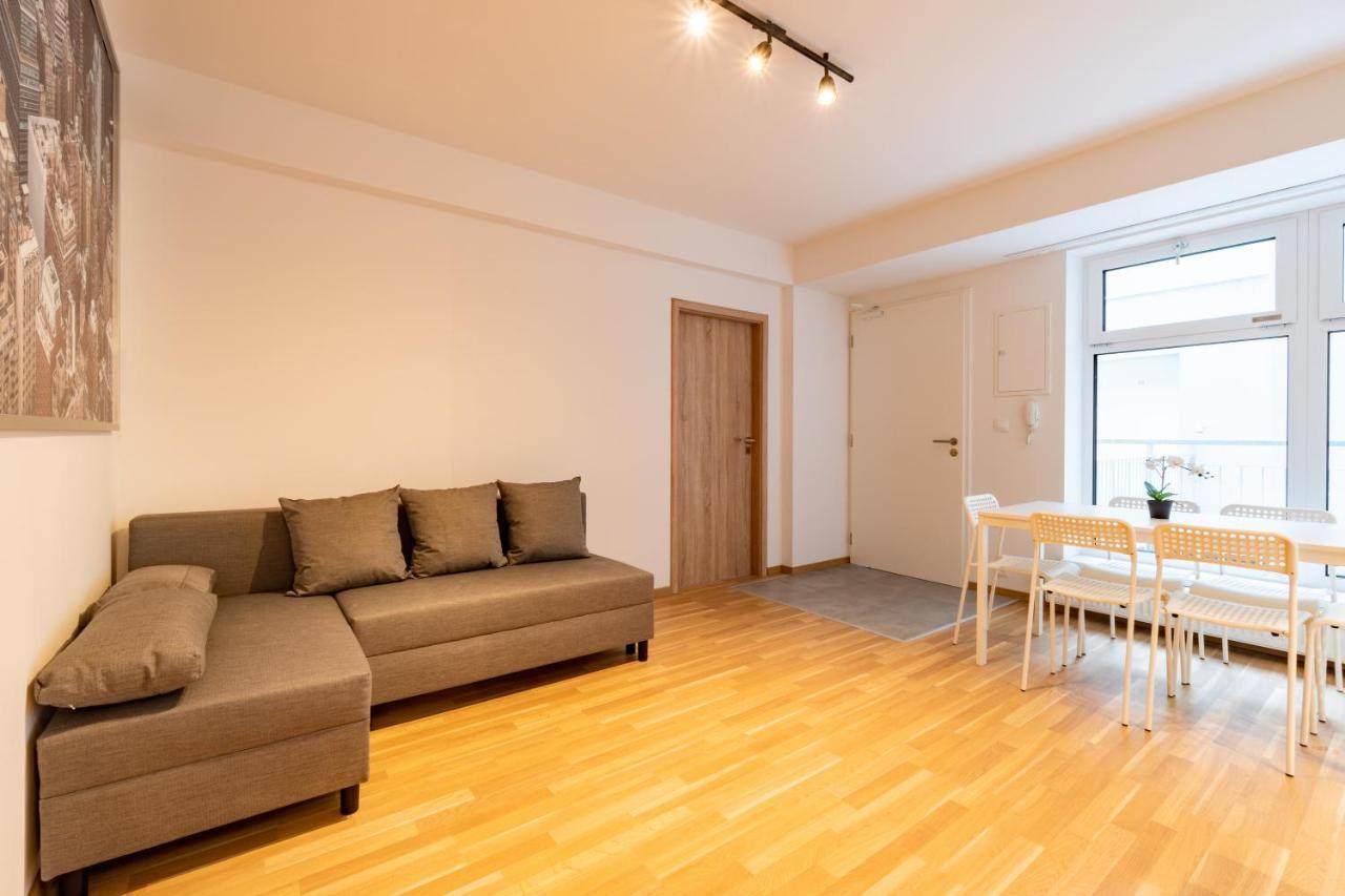 Brand New Two Room Apartment #26 With Free Secure Parking Close To Center Praha Bagian luar foto