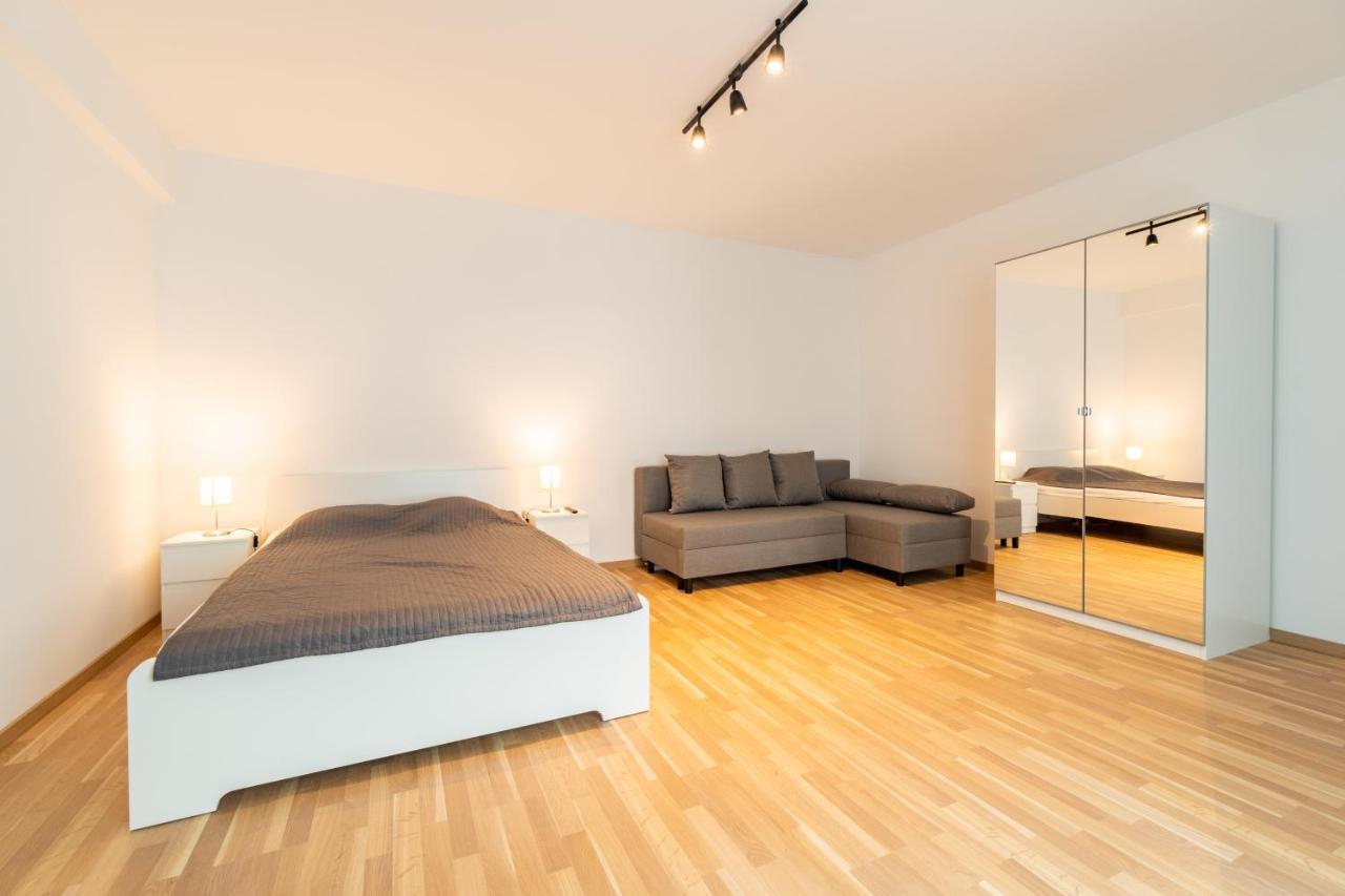 Brand New Two Room Apartment #26 With Free Secure Parking Close To Center Praha Bagian luar foto