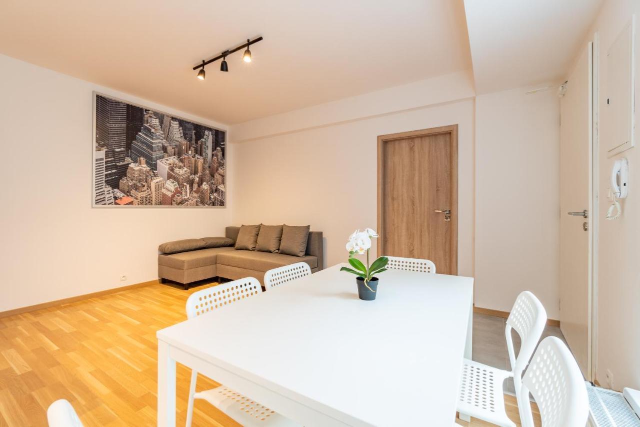 Brand New Two Room Apartment #26 With Free Secure Parking Close To Center Praha Bagian luar foto