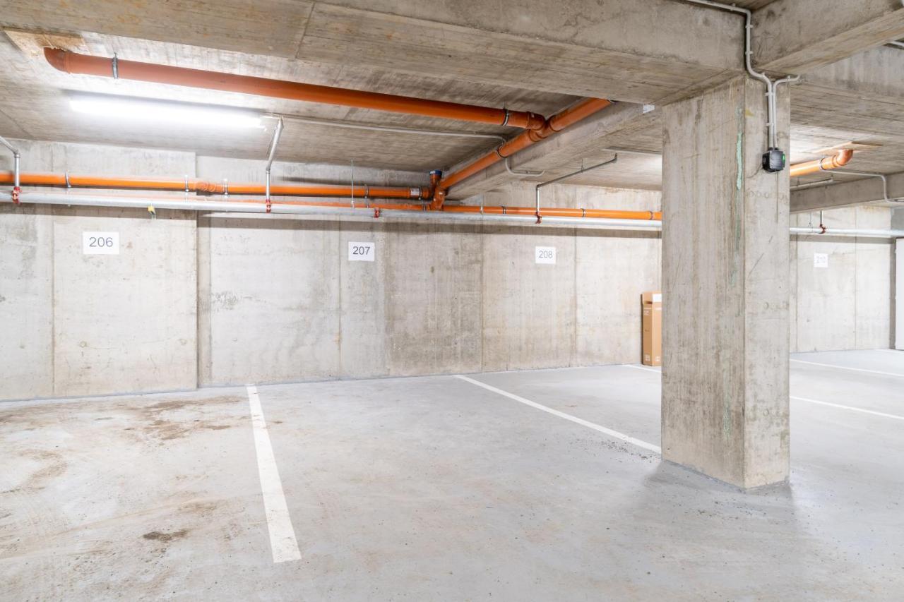 Brand New Two Room Apartment #26 With Free Secure Parking Close To Center Praha Bagian luar foto