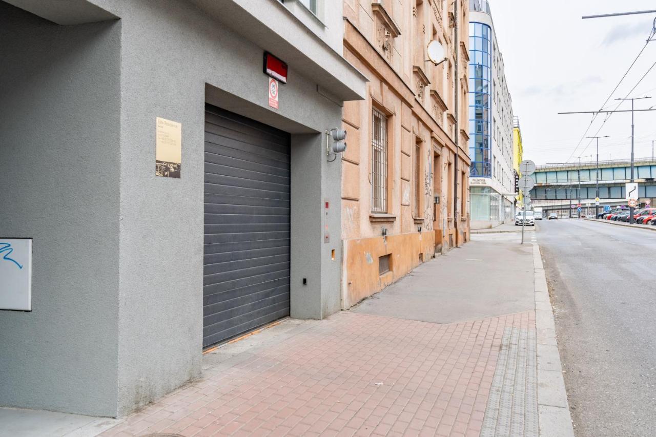 Brand New Two Room Apartment #26 With Free Secure Parking Close To Center Praha Bagian luar foto